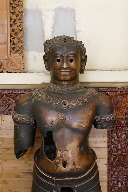 Mandalay-Bouddha Mahamuni-040